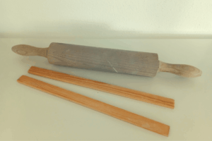 Nudelholz und Holzleisten